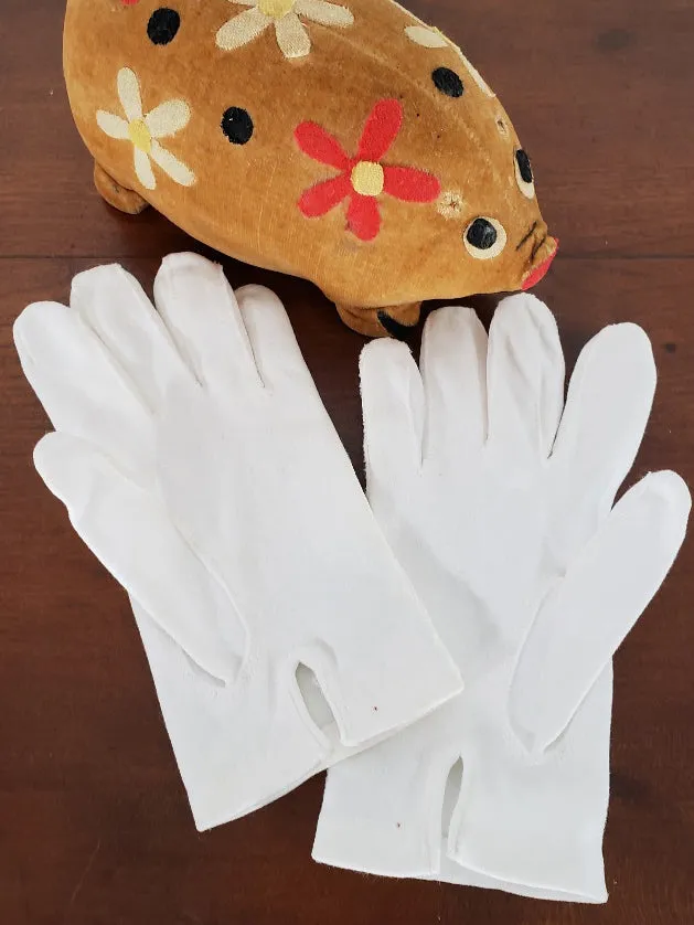 50s Little Girl's Gloves with Floral Embroidery