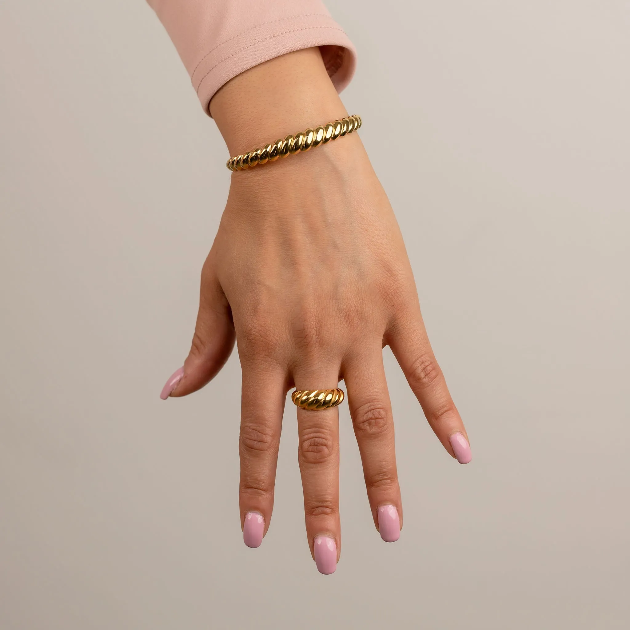 Croissant bangle gold