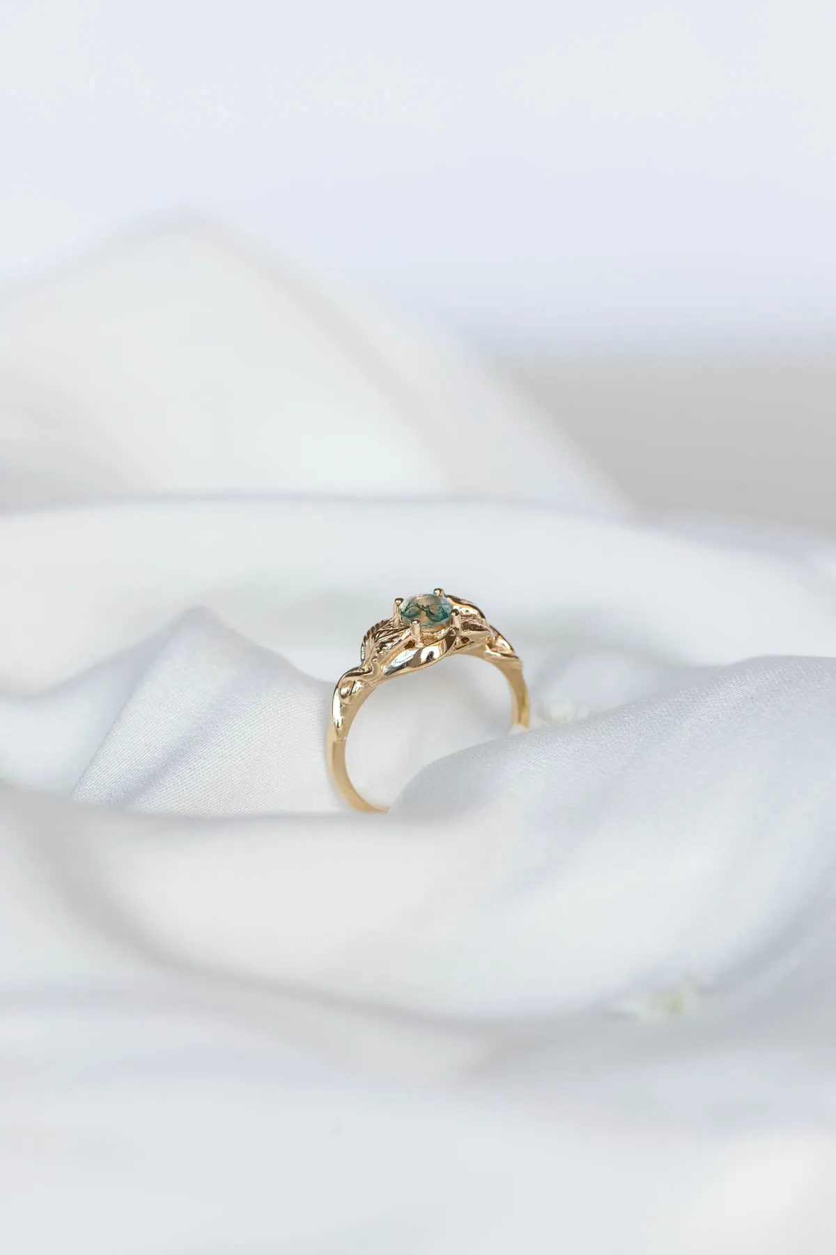 Delicate engagement ring with unique moss agate / Azalea