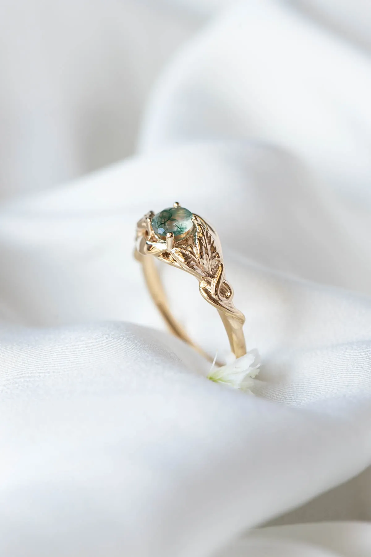 Delicate engagement ring with unique moss agate / Azalea