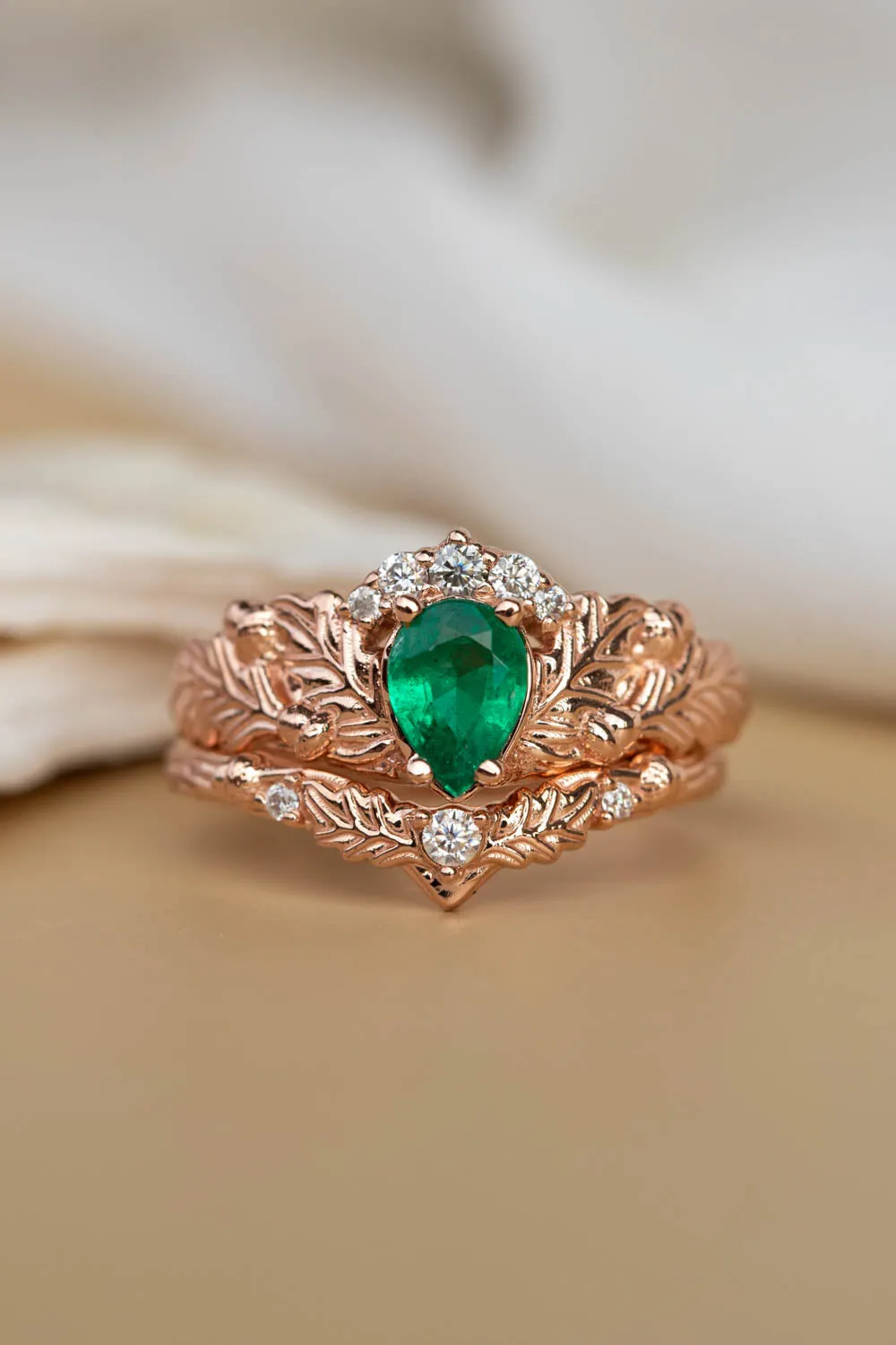 Natural emerald oak leaves bridal ring set, nature inspired engagement and wedding rings / Royal Oak