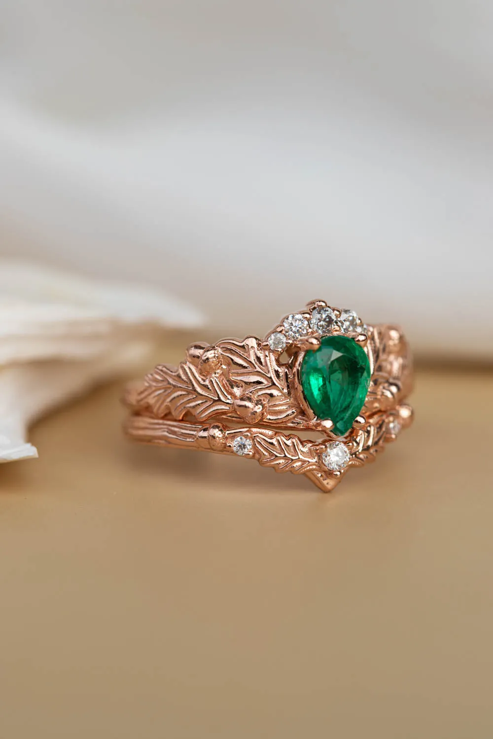 Natural emerald oak leaves bridal ring set, nature inspired engagement and wedding rings / Royal Oak