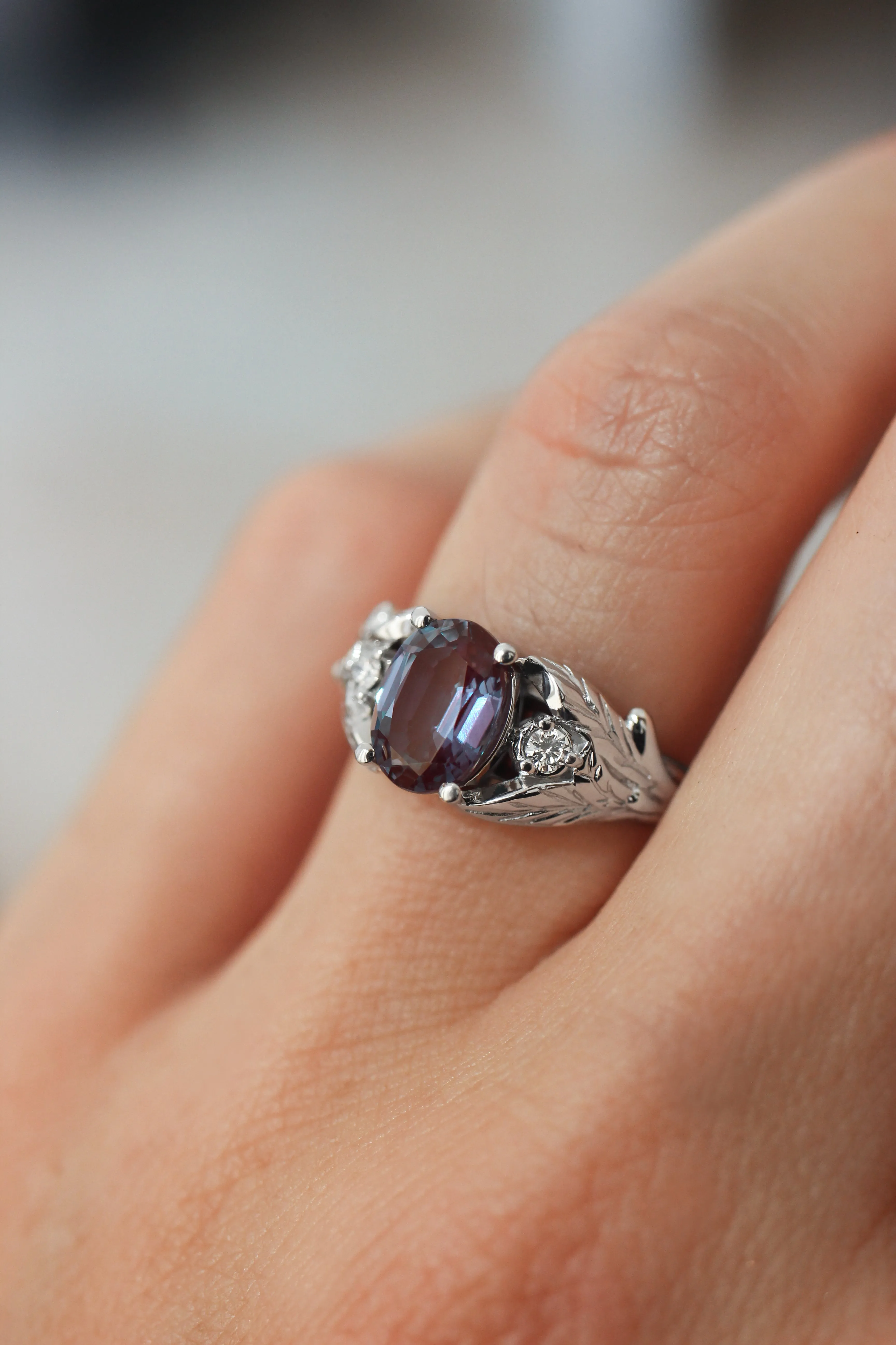 Wisteria | 8x6 mm oval gemstone setting with accent diamonds