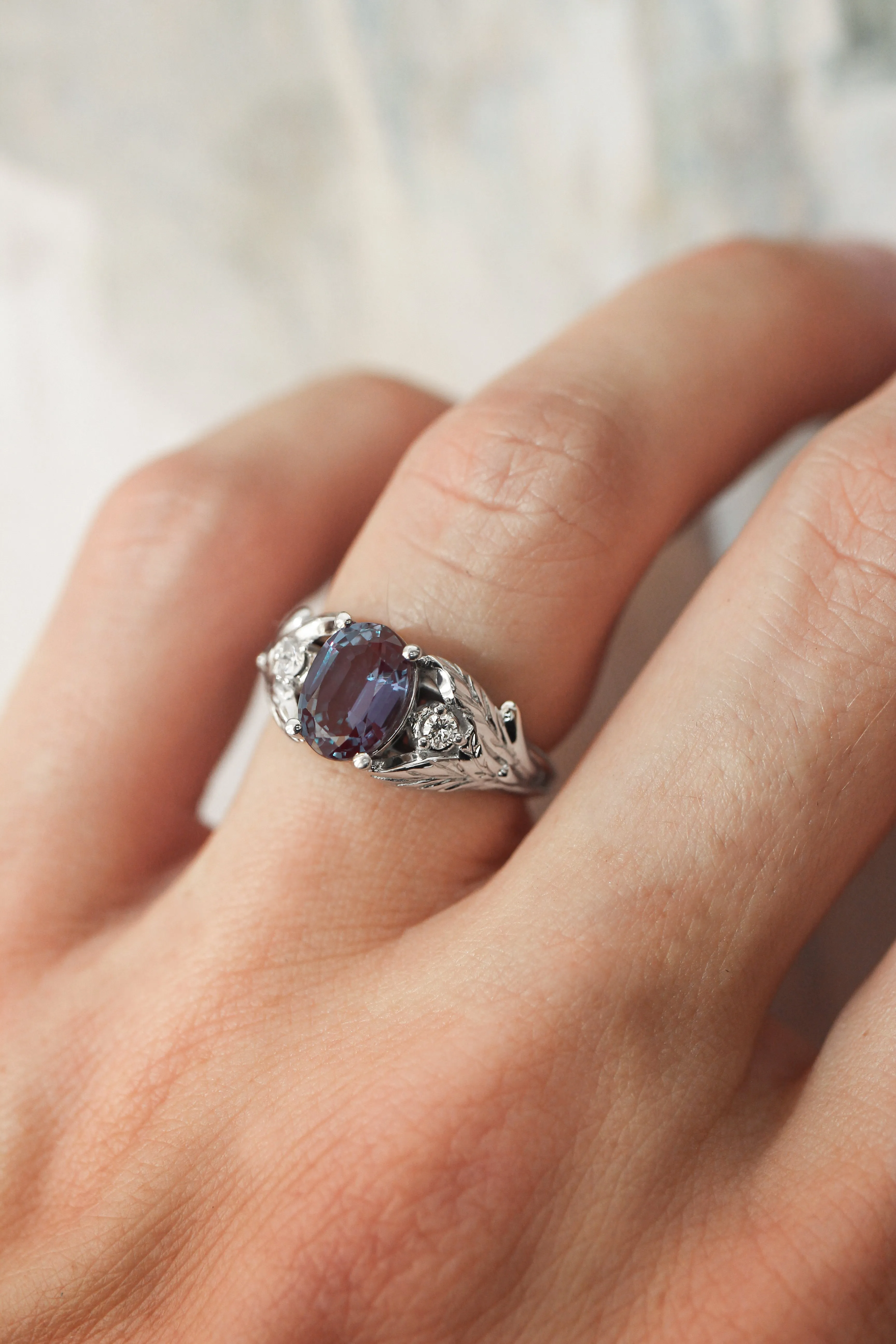 Wisteria | 8x6 mm oval gemstone setting with accent diamonds